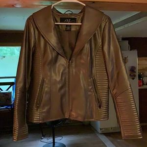 Brown leather jacket. Size M. Only worn 2 times